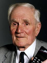 Desmond Llewelyn